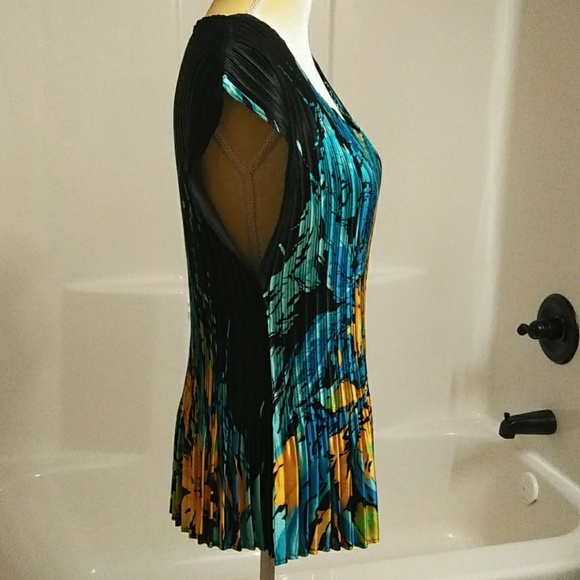 1X Milano Woman Crinkle Top - Picture 3 of 7